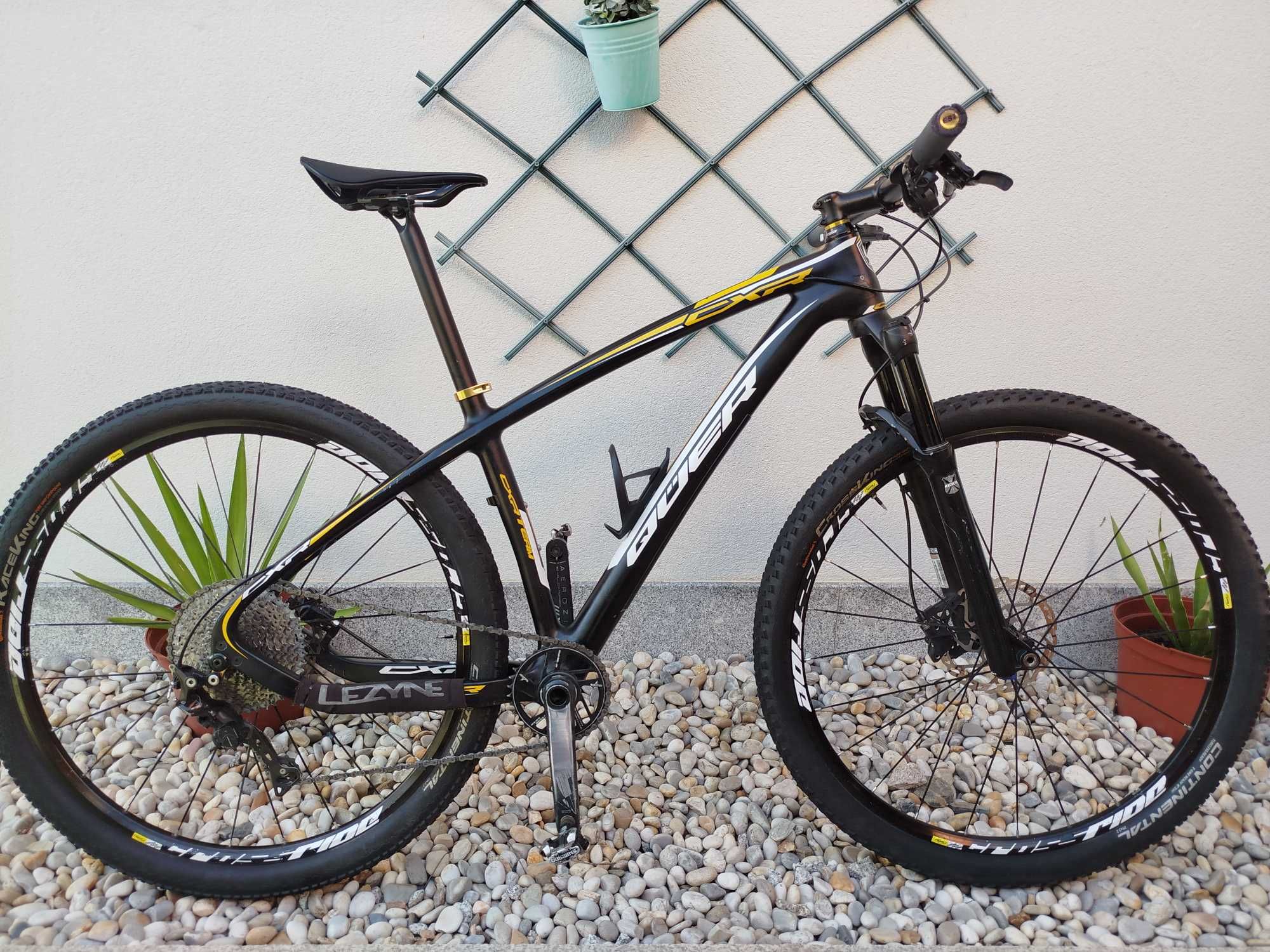 Bicicleta BTT carbono roda 29, novo preço 550€