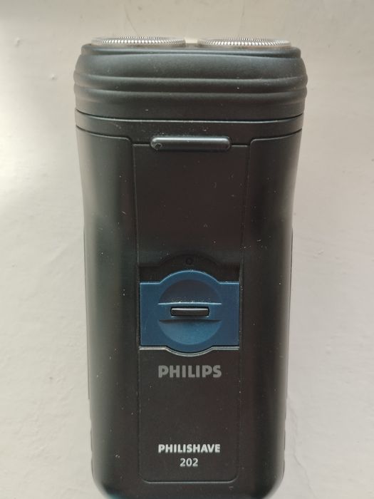 Электробритва дорожная Philips.