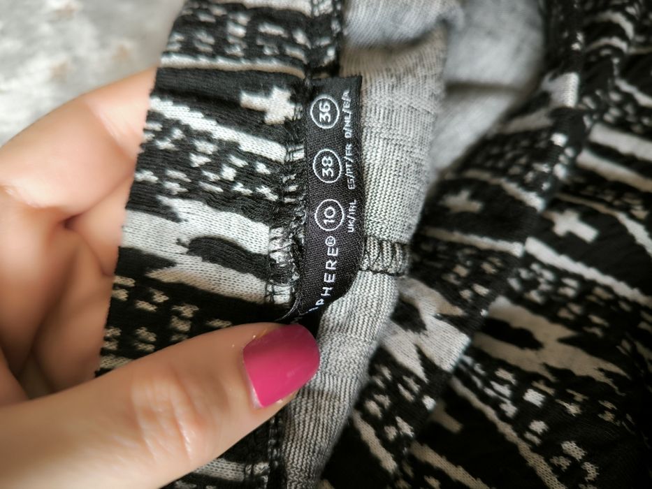 Saias pelo joelho justas ao corpo