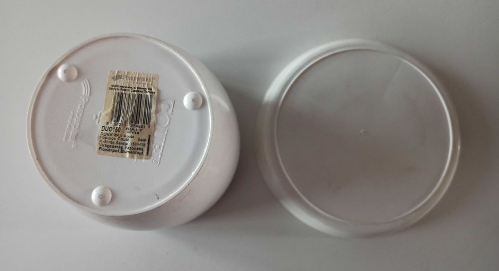 biała doniczka osłonka 13,5 cm + podstawka 19 cm Prosperplast