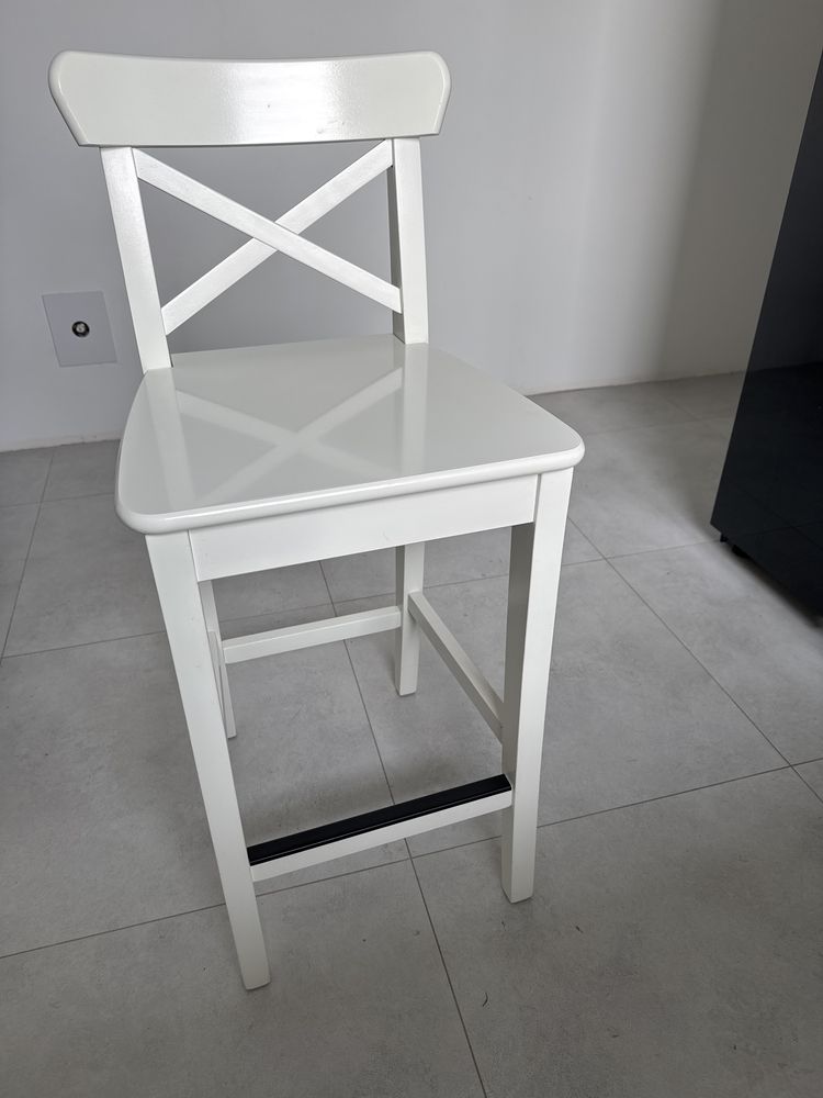 Stołek barowy hoker z oparciem  Ikea INGOLF