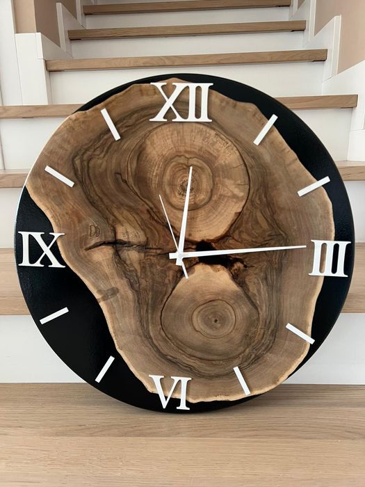 Zegar z żywicy i drewna Ø50 cm – ręcznie robiony, cichy mechanizm