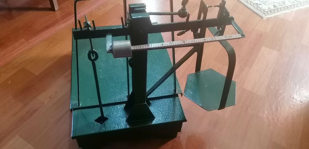 Balança antiga em ferro
