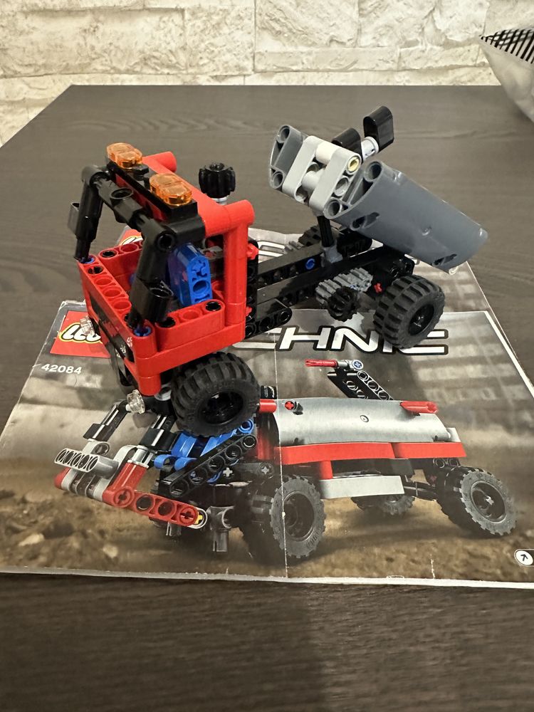 LEGO Technic 42084 Hakowiec