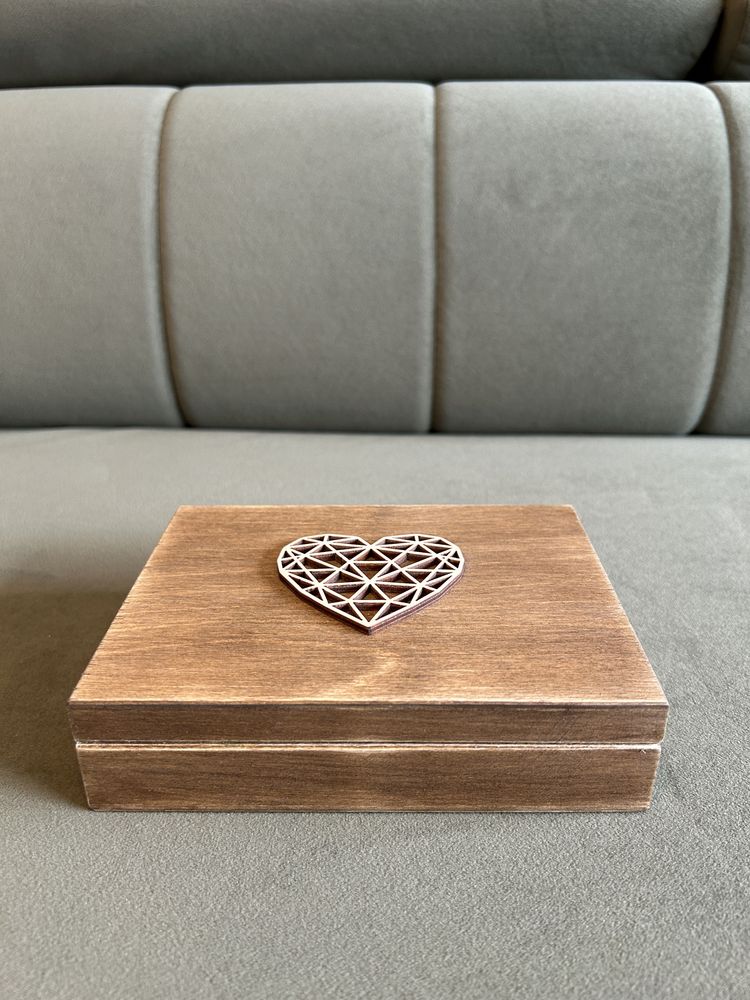 Pudełko na obrączki ślub mech drewno styl rustykalny