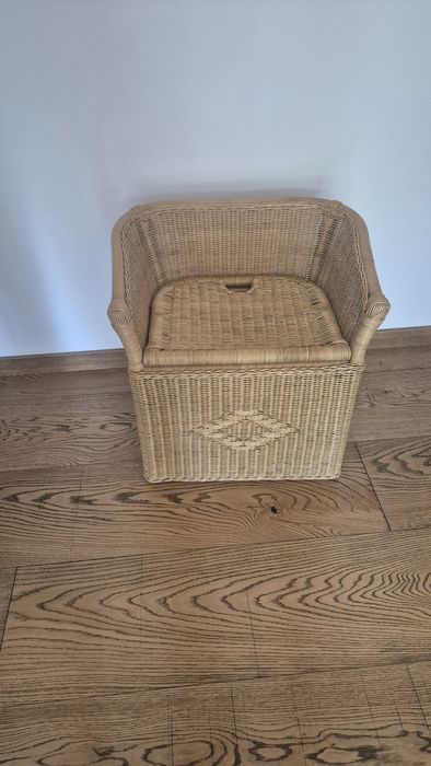 Fotel ratanowy z schowkiem