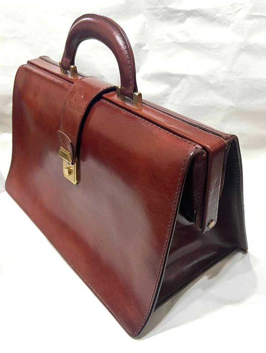 Pasta Executiva Clássica em Couro Castanho