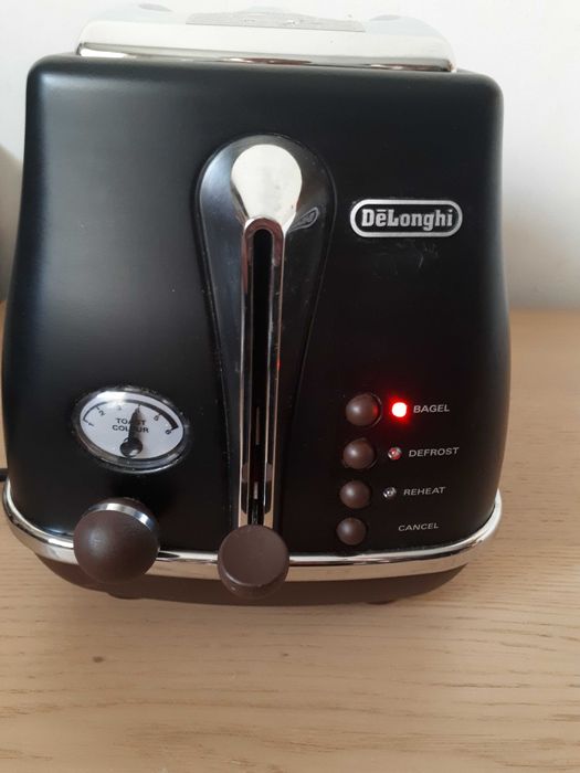 toster Delonghi zapiekacz czarny