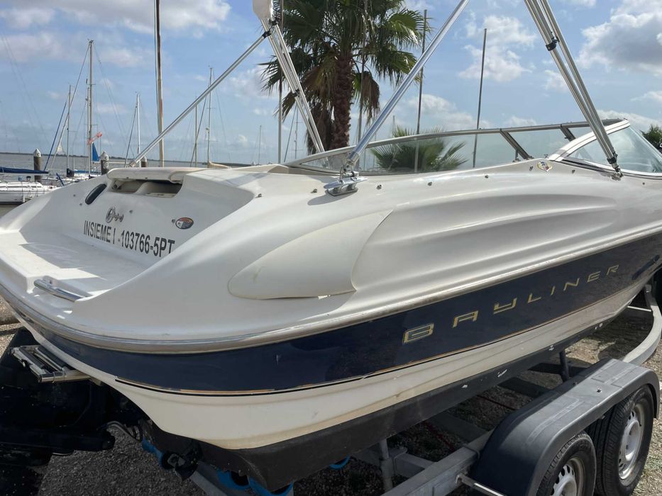Oportunidade! Bayliner impecável pronto pra navegar!