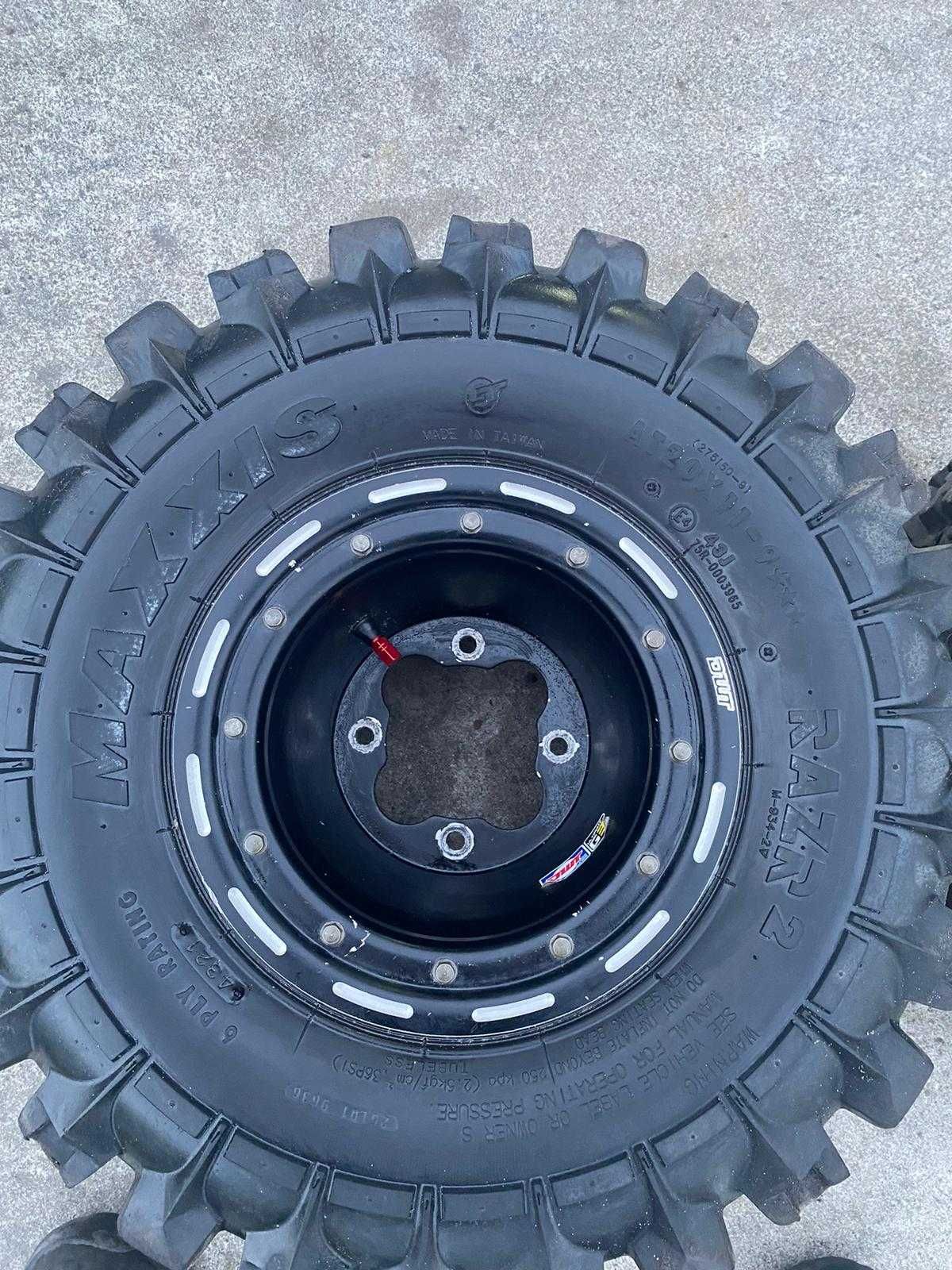 Felgi beadlock DWT z oponami maxxis razr2
