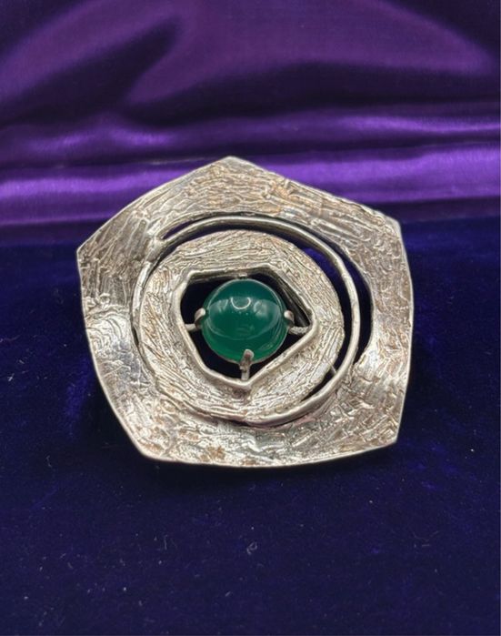 Srebrna broszka z chalcedonem 0865