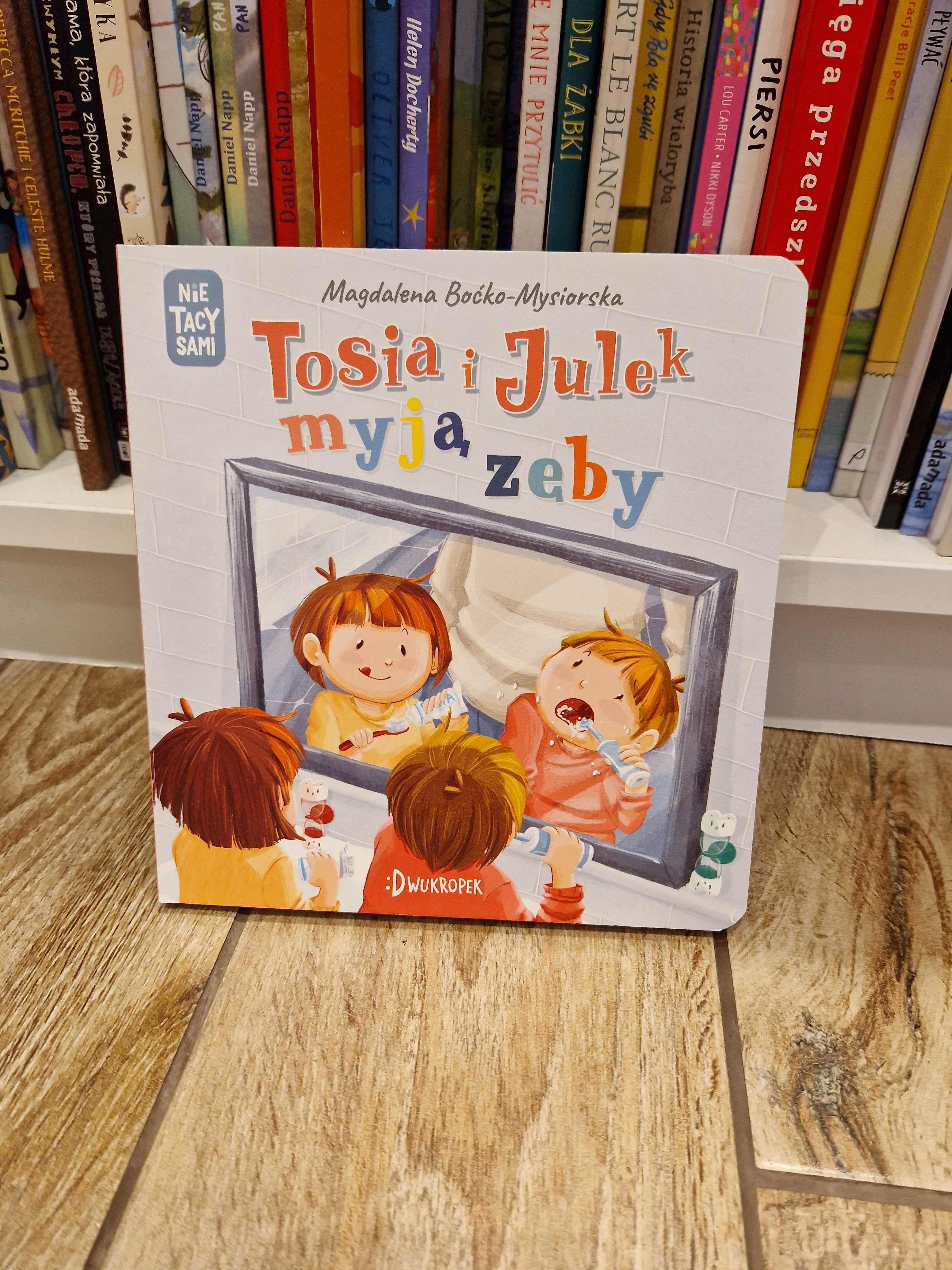 Tosia i Julek myją zęby