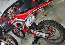 Honda crf r 250.