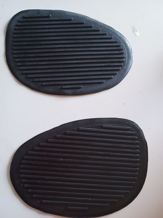 WSK 125 175 Garbuska nowe gumy zbiornika baku paliwa