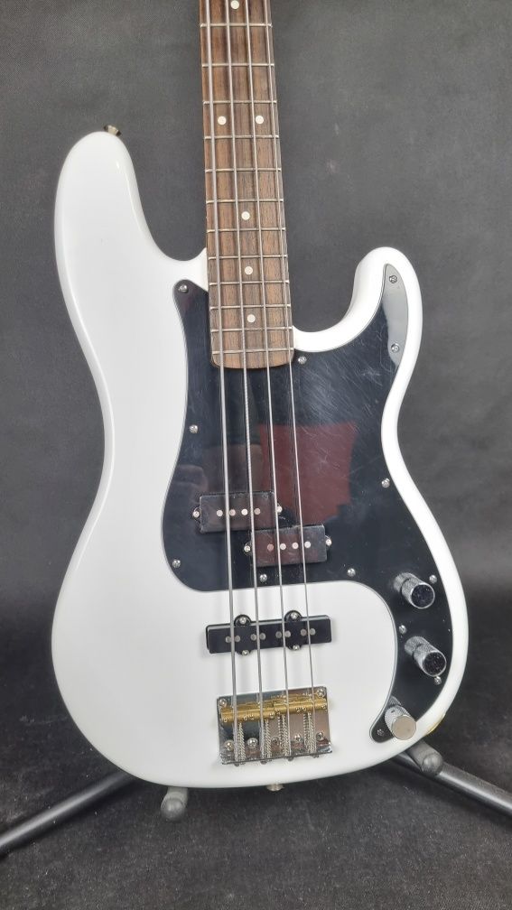 Gitara basowa PJ bass AXL by Johnson