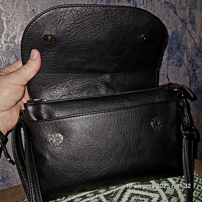 Продам новую женскую КОЖАНУЮ сумку. Клатч.