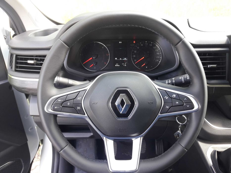 wypożyczalnia busów - Renault Trafic 9-cio osobowy do wynajęcia