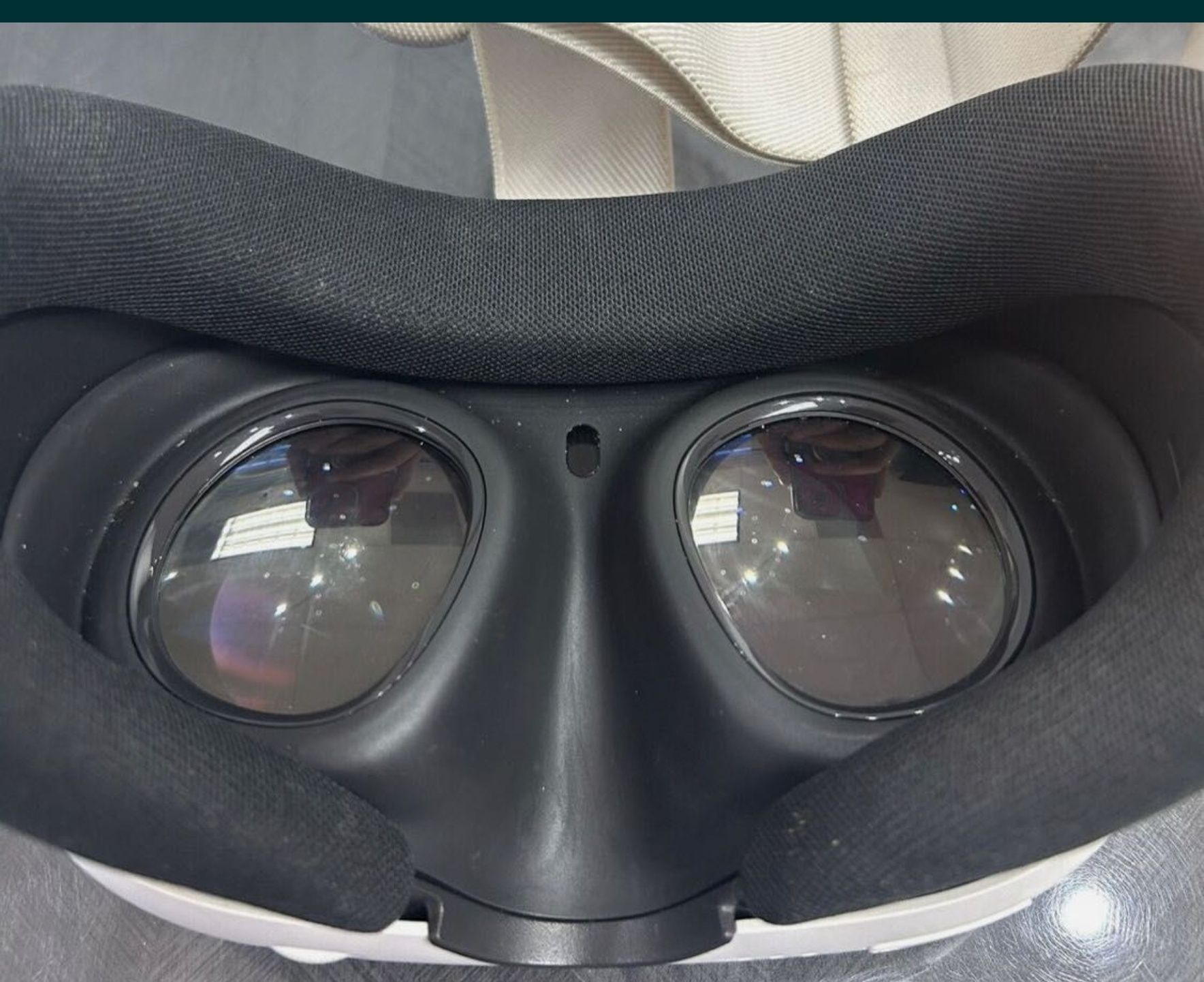 Googe Oculus Meta Quest 3 ze stacja dokujaca na google i pady