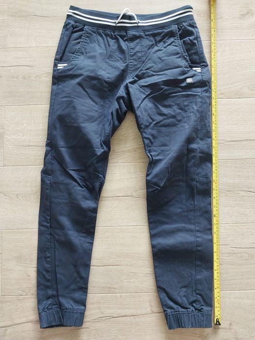 Zestaw spodni Jogger firmy Cropp