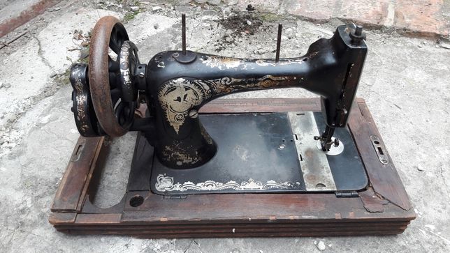 Продам антикварную швейную машинку Sterling