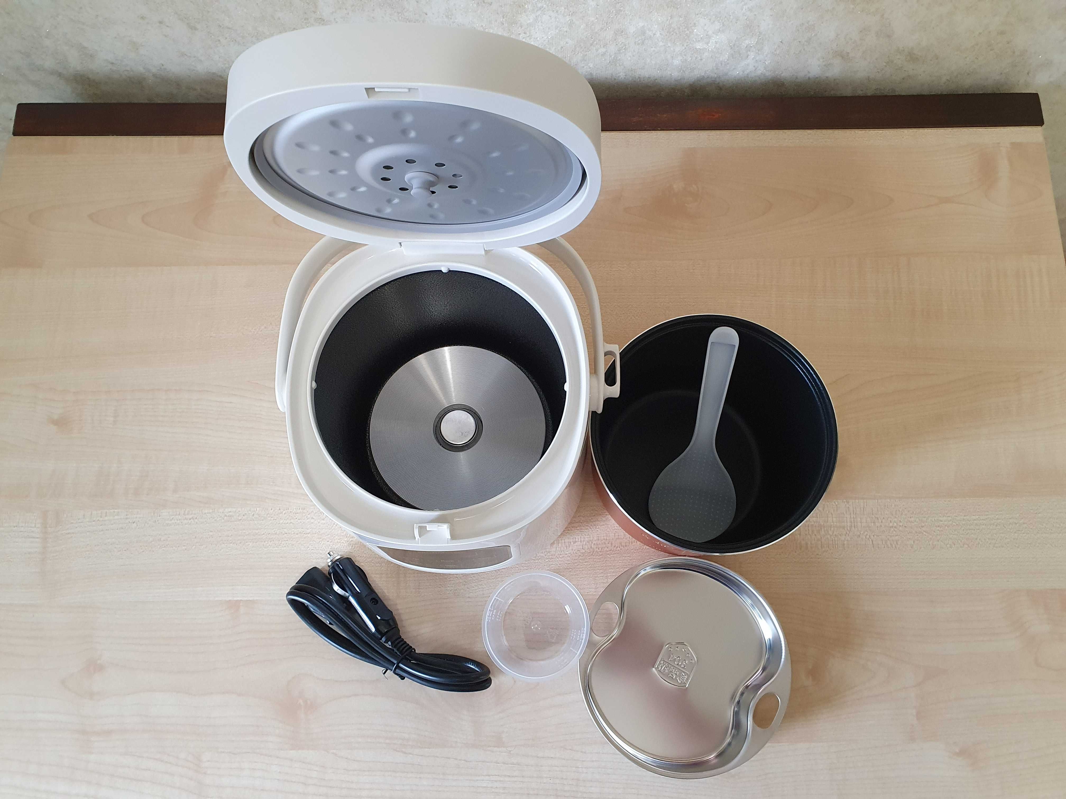 Multicooker samochodowy 2 l 24/220V MidiMouse w samochodzie ciężarówki