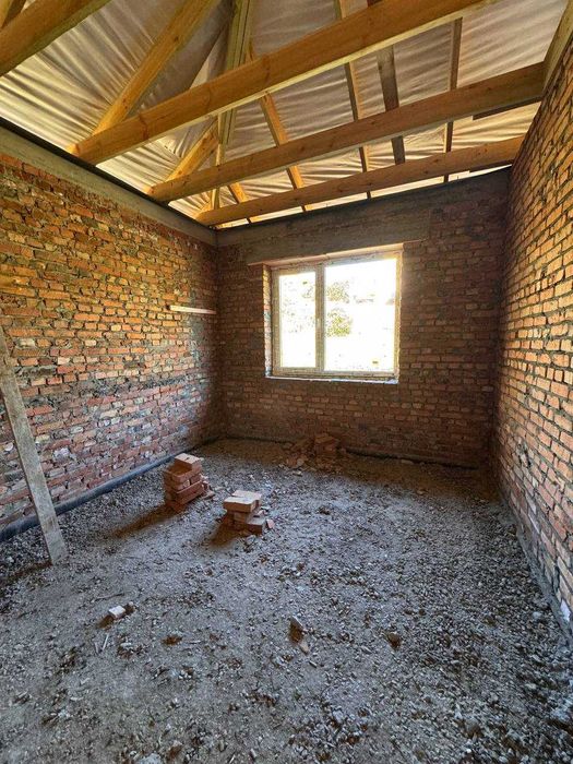 Продаж сучасного будинку поруч з озером. Район (Лезневе)