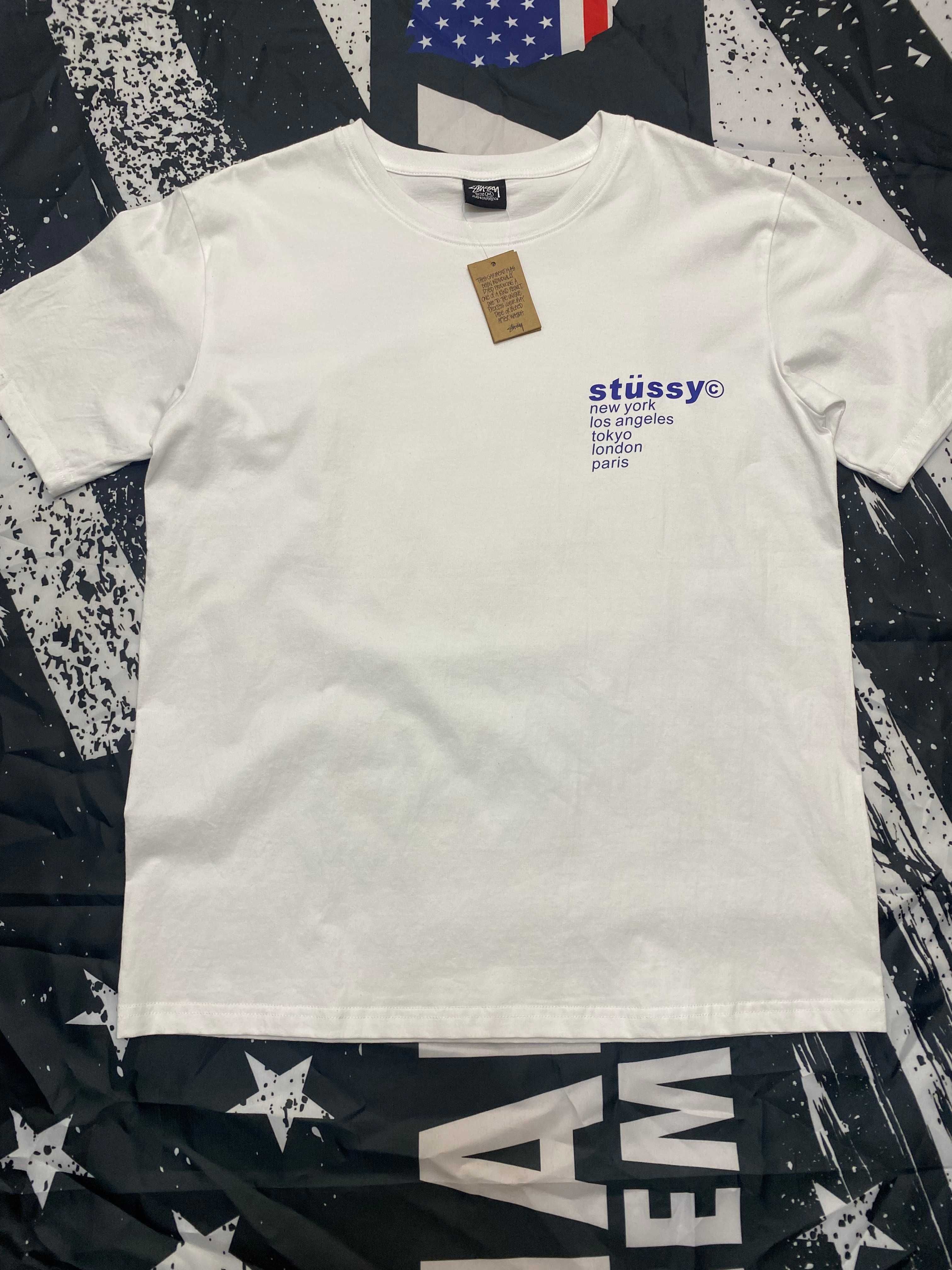 Biała letnia koszulka Stussy z krótkim rękawem, rozmiar M