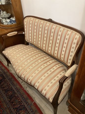 Sofa dla dwóch osób w stylu Ludwik Filip