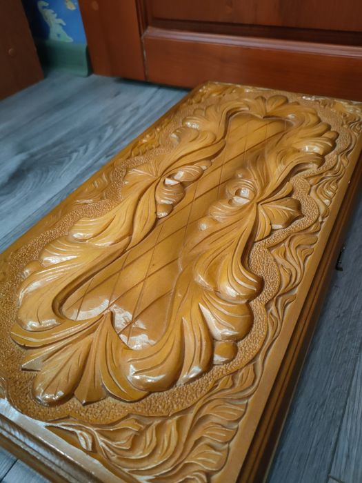 Деревянный комплект резные нарды 50х50 см. В новом состоянии