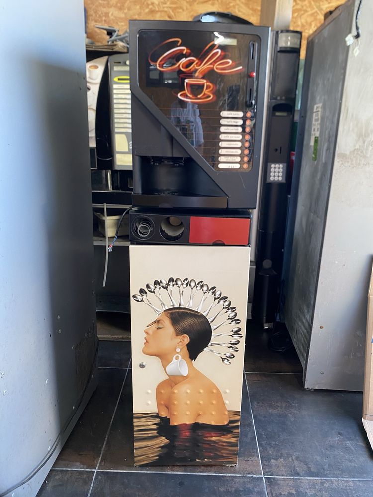 Maquina de café de venda automatica Rheaprojects Modelo xs E/3