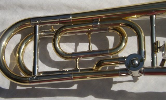 Trombone de vara tenor dourado