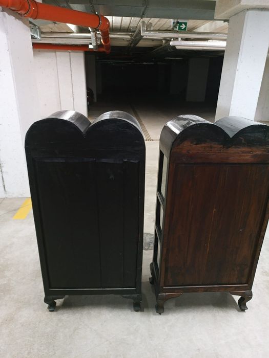 Witrynki z drewna egzotycznego kolonialne