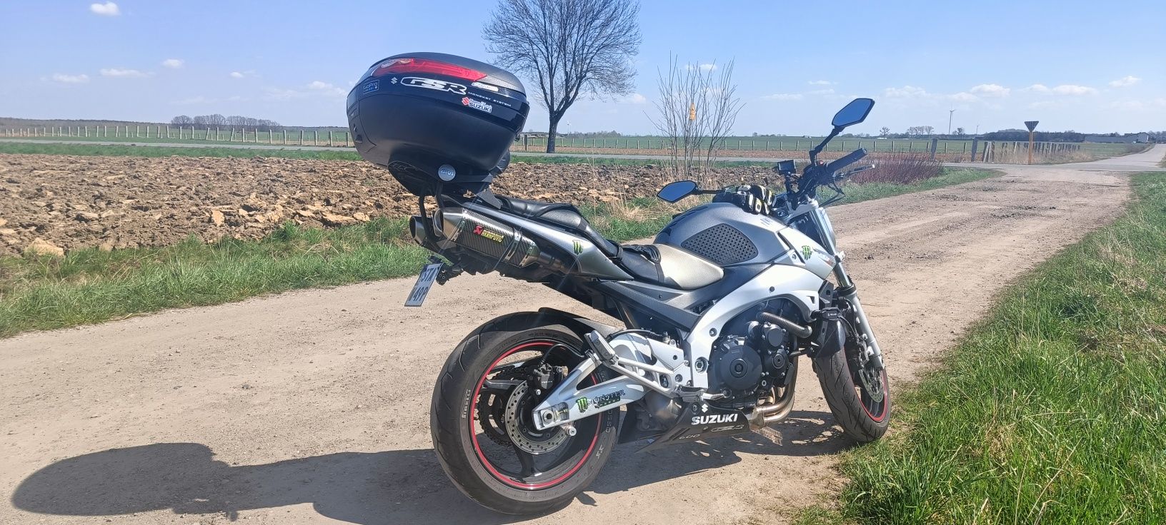 Suzuki Gsr 600 , kufer givi oświetlenie LED
