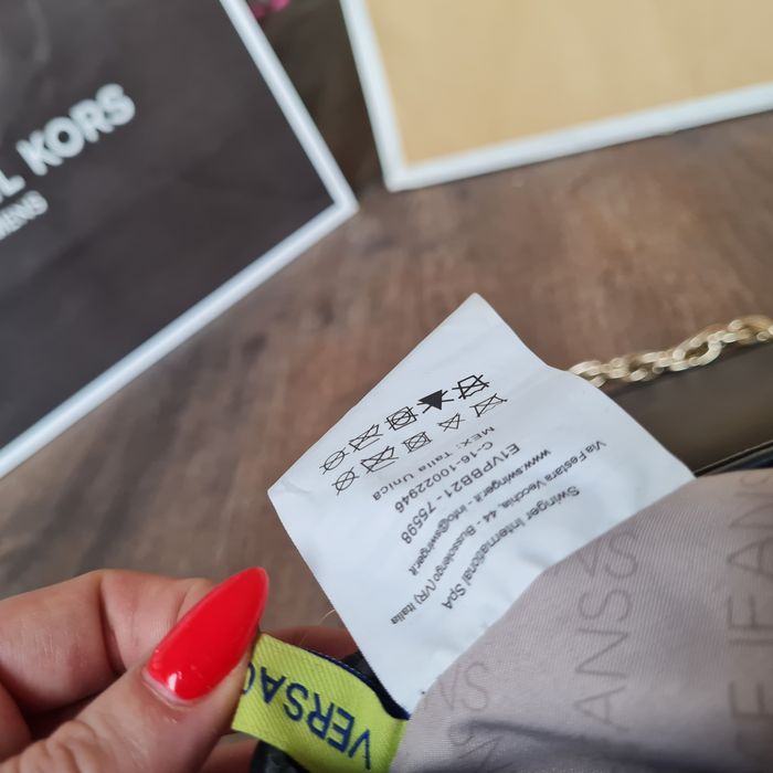 Versace torebka crossbody listonoszka czarna frędzle złote elementy re