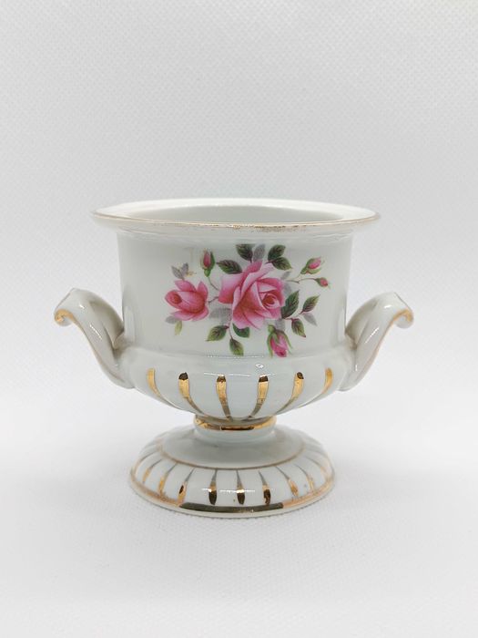 Aneleira em porcelana Artibus em formato de mini floreira