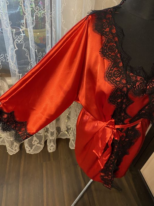 Продам жіночий домашній комплект трійку. Червоного кольору.