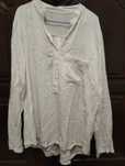 Blusa branca com bolso
