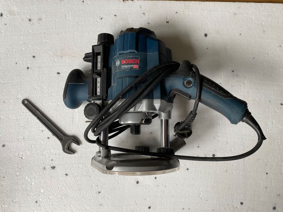 Frezarka górnowrzecionowa Bosch Professional GOF 1250 CE