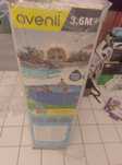 Piscina nova ainda em caixa