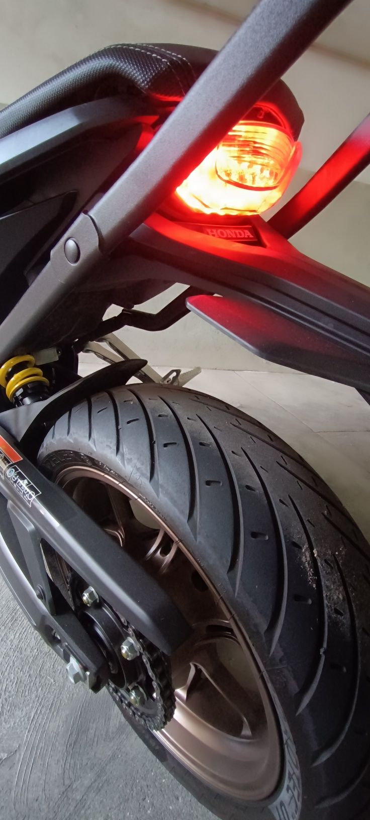 Honda CB650R  com poucos kms