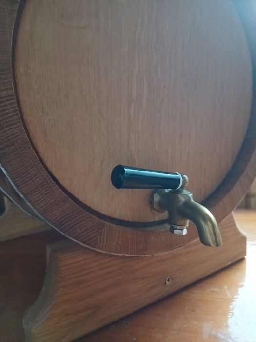 Дубова бочка 18.л з металевим краном.