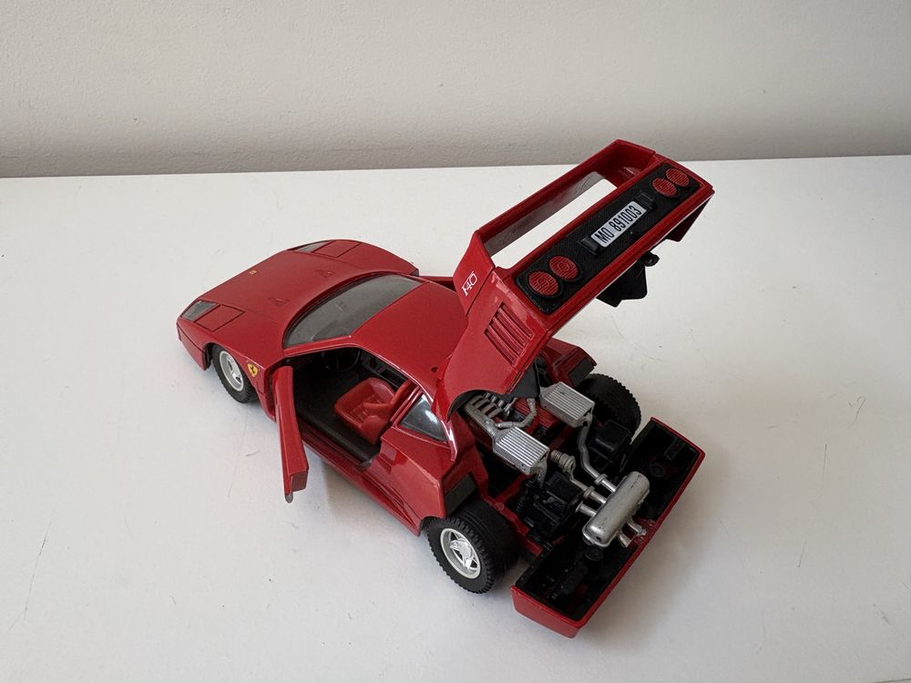 Model Ferraru F40 1:24 Polistil Tonka (bburago maisto welly)