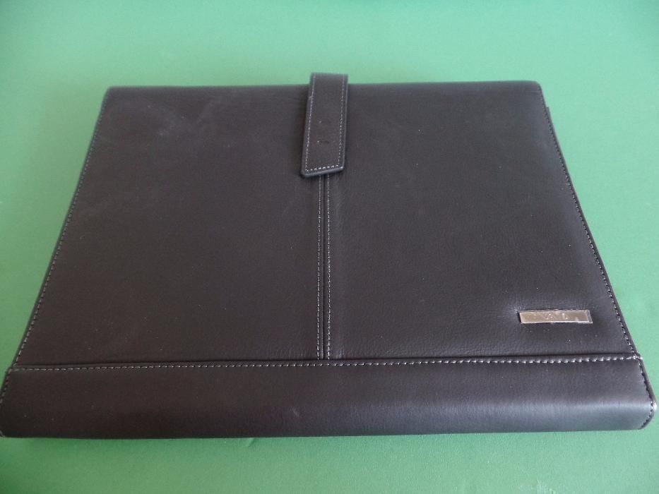 Bolsa em Pele marca Sony
