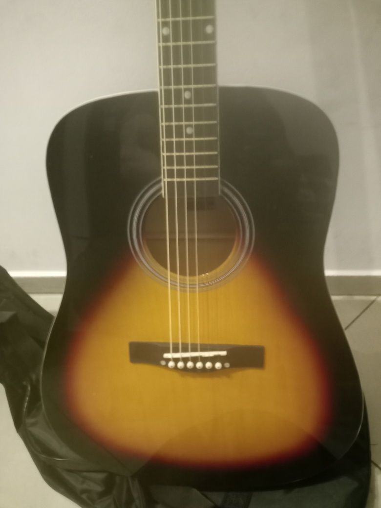 Gitara elektro akustyczną