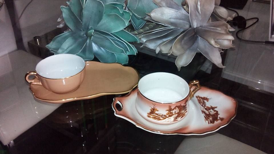 2 almoçadeiras antigas , 1 é P&G Portugal e 1 é R&B Alcobaça