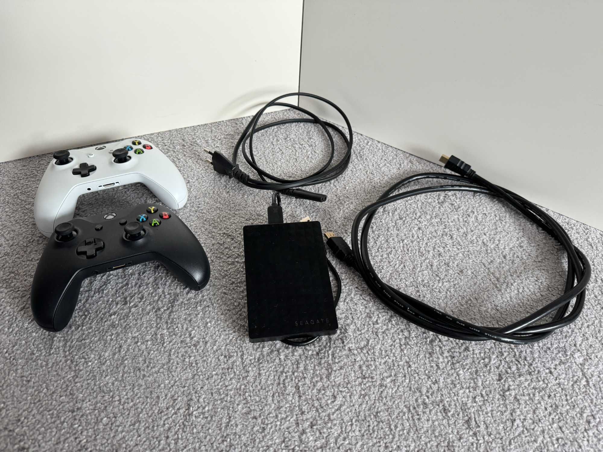 konsola Xbox One 500 Gb +  1 Tb