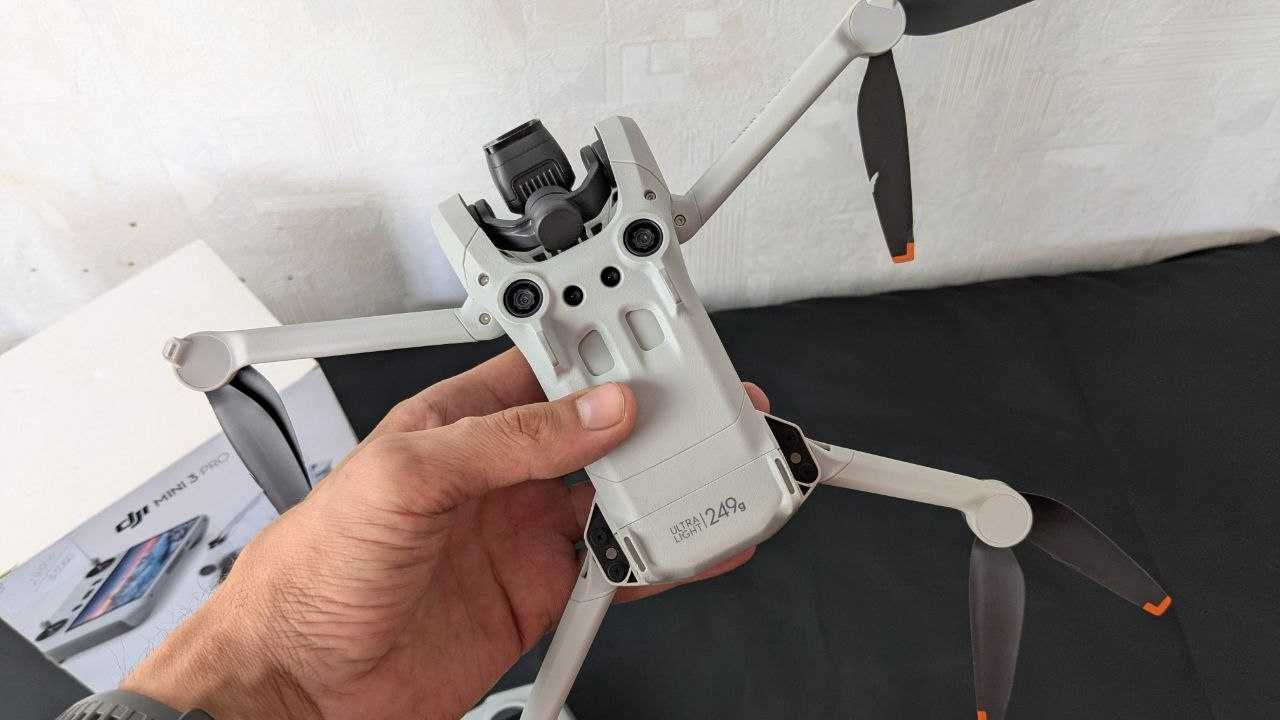 Квадрокоптер DJI Mini 3 Pro