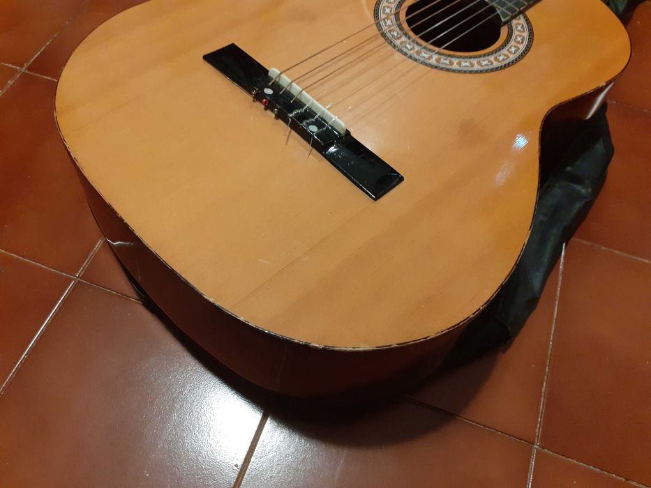 Guitarra acústica cataluña