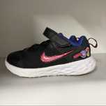 Buty sportowe na rzepy Nike rozmiar 26 dla dziewczynki