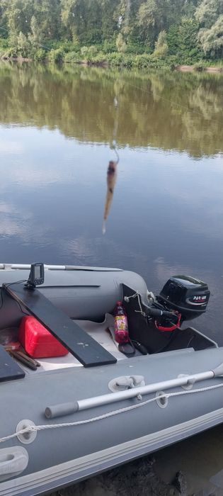 Продам комплект килевая лодка навигатор 360 с новым мотором парсун 9.8